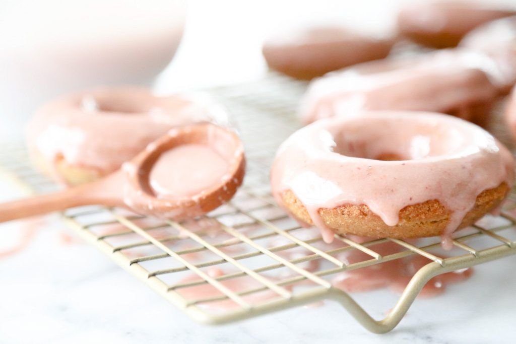 color-joy-stock-pink-donut